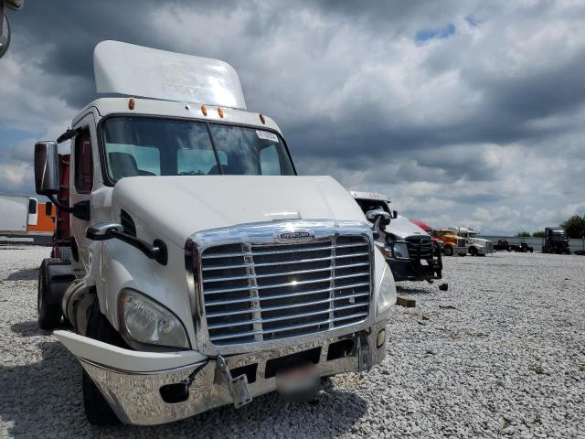  Salvage Freightliner Cascadia 1