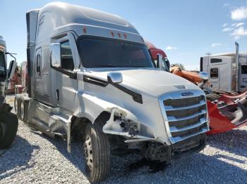  Salvage Freightliner Cascadia 1