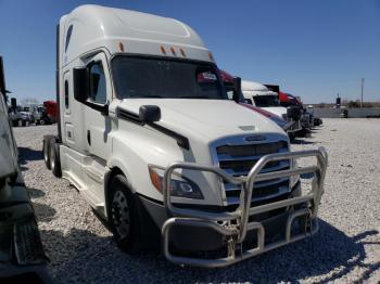  Salvage Freightliner Cascadia 1