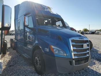  Salvage Freightliner Cascadia 1