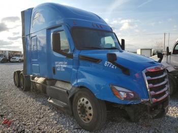  Salvage Freightliner Cascadia 1