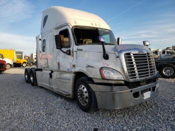  Salvage Freightliner Cascadia 1