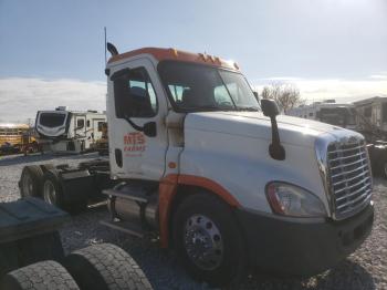  Salvage Freightliner Cascadia 1