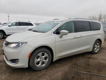  Salvage Chrysler Pacifica