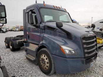  Salvage Freightliner Cascadia 1