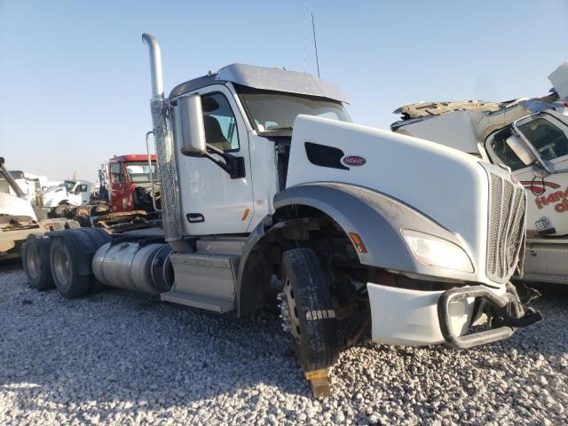  Salvage Peterbilt 579