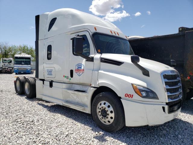  Salvage Freightliner Cascadia 1