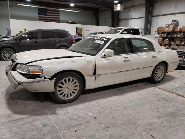  Salvage Lincoln Towncar