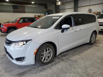  Salvage Chrysler Pacifica