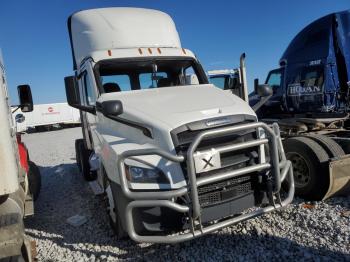  Salvage Freightliner Cascadia 1