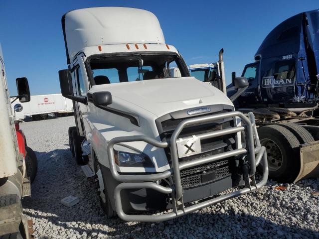  Salvage Freightliner Cascadia 1