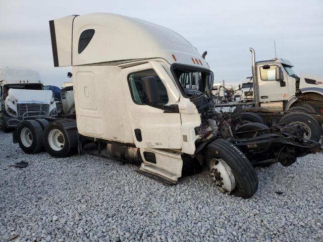  Salvage Freightliner Cascadia 1