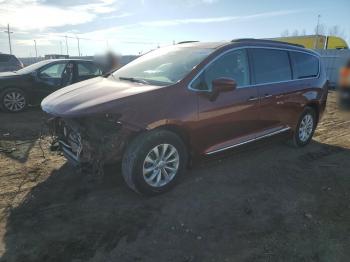  Salvage Chrysler Pacifica