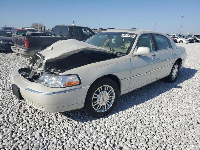  Salvage Lincoln Towncar