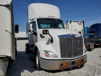  Salvage Peterbilt 579