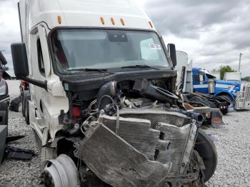  Salvage Freightliner Cascadia 1