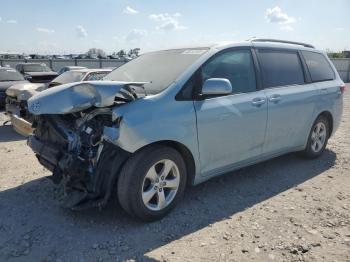  Salvage Toyota Sienna