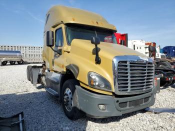  Salvage Freightliner Cascadia 1