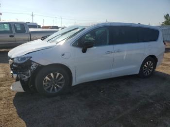  Salvage Chrysler Pacifica