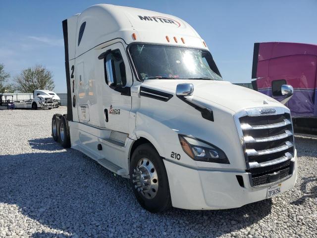  Salvage Freightliner Cascadia 1