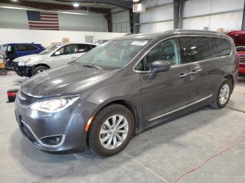  Salvage Chrysler Pacifica