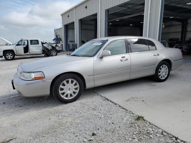  Salvage Lincoln Towncar