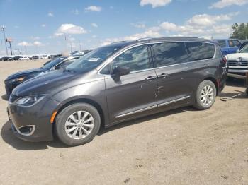  Salvage Chrysler Pacifica