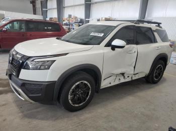  Salvage Nissan Pathfinder