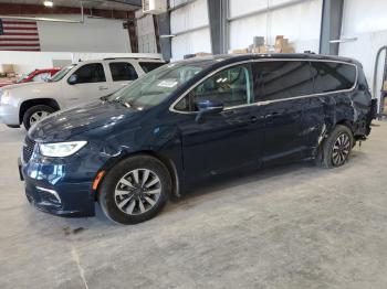  Salvage Chrysler Pacifica