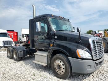  Salvage Freightliner Cascadia 1