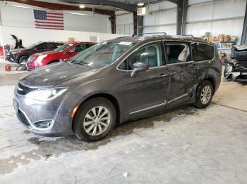  Salvage Chrysler Pacifica