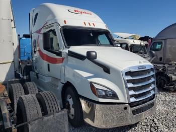  Salvage Freightliner Cascadia 1