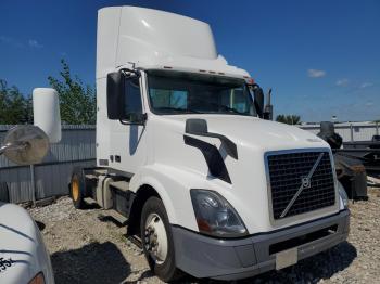 Salvage Volvo Vnl