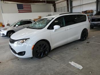  Salvage Chrysler Pacifica