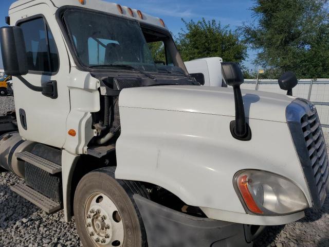  Salvage Freightliner Cascadia 1