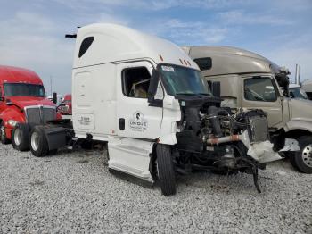  Salvage Freightliner Cascadia 1