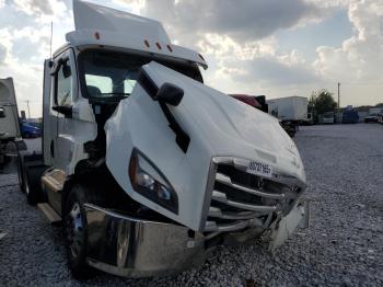  Salvage Freightliner Cascadia 1