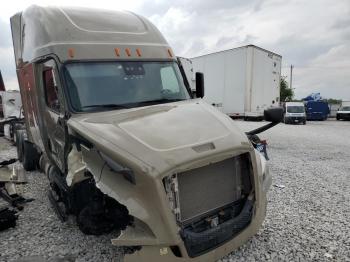  Salvage Freightliner Cascadia 1