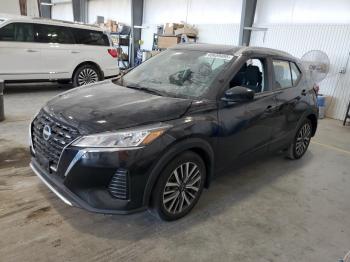  Salvage Nissan Kicks