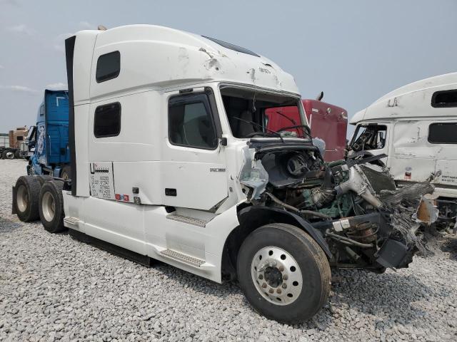  Salvage Volvo Vnl