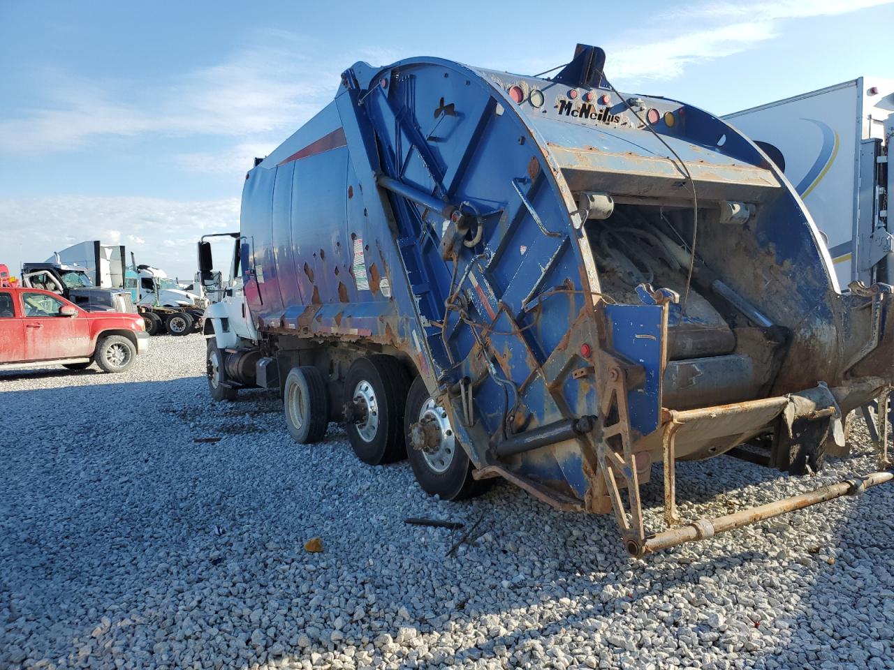 International 7000 7400 7400 Image 2