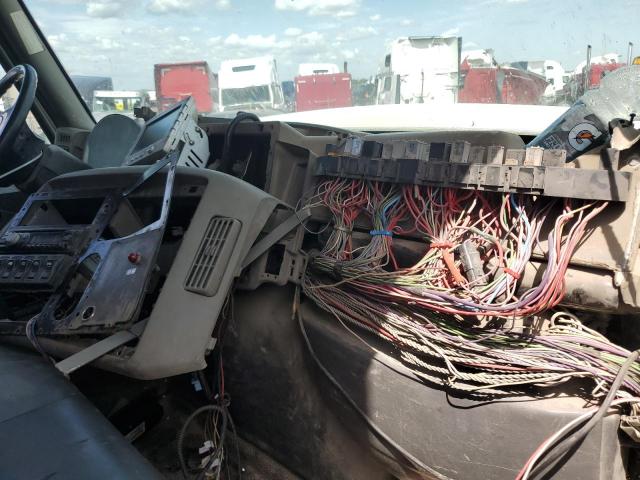 International 7000 7400 7400 Image 9