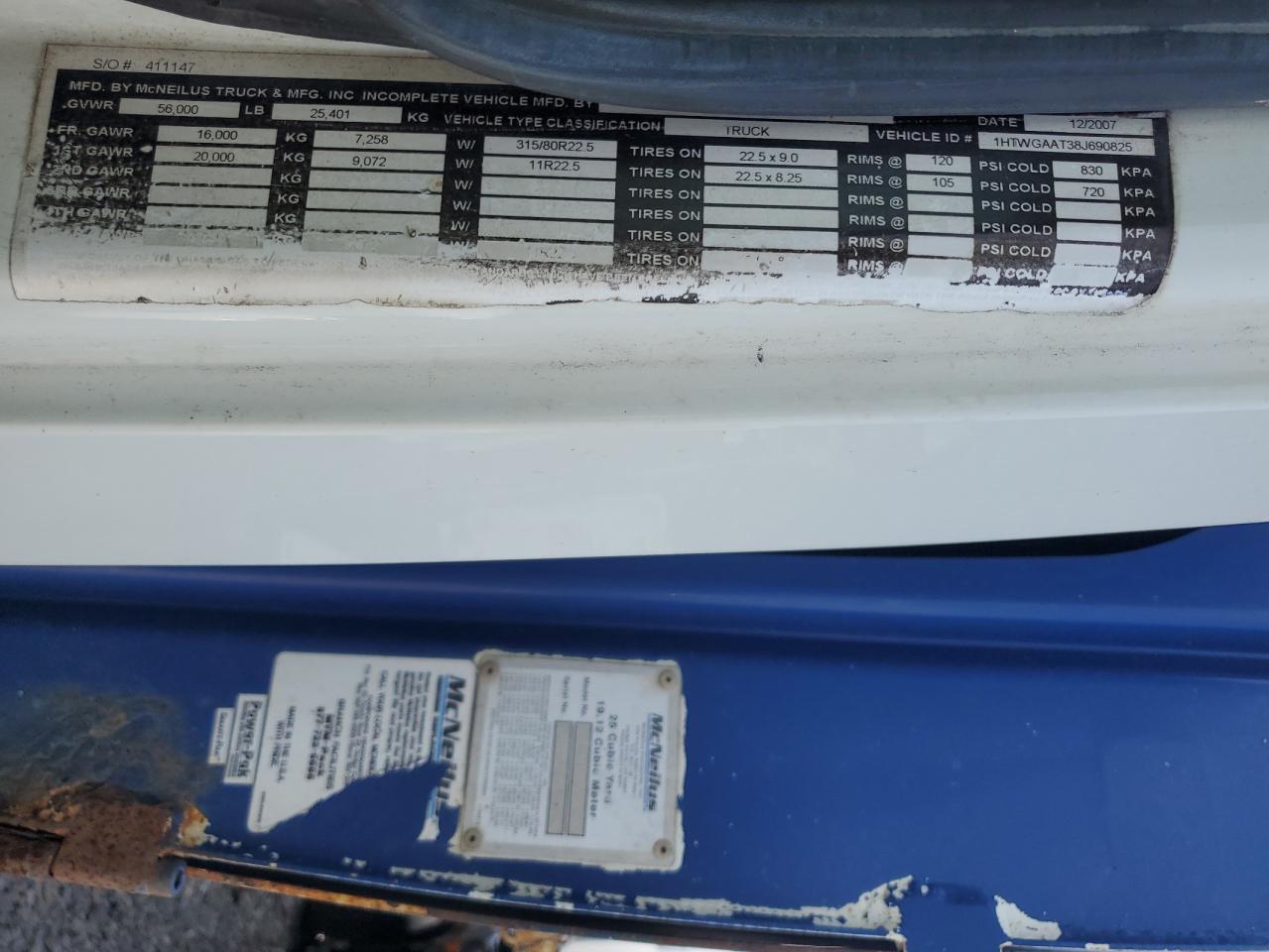 International 7000 7400 7400 Image 8