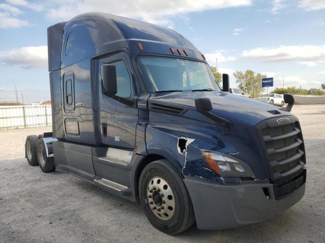  Salvage Freightliner Cascadia 1