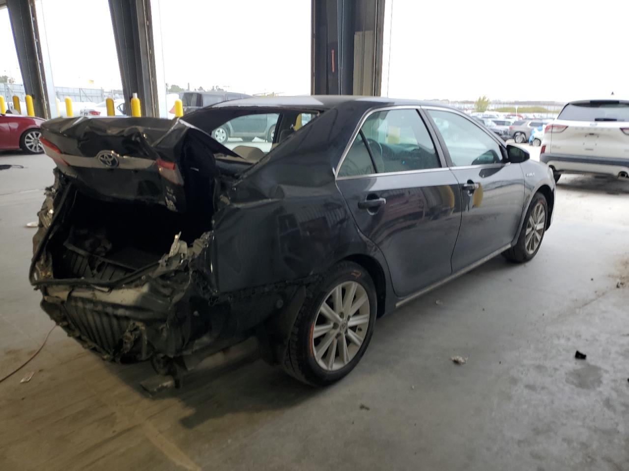 Toyota Camry Hybrid Image 2