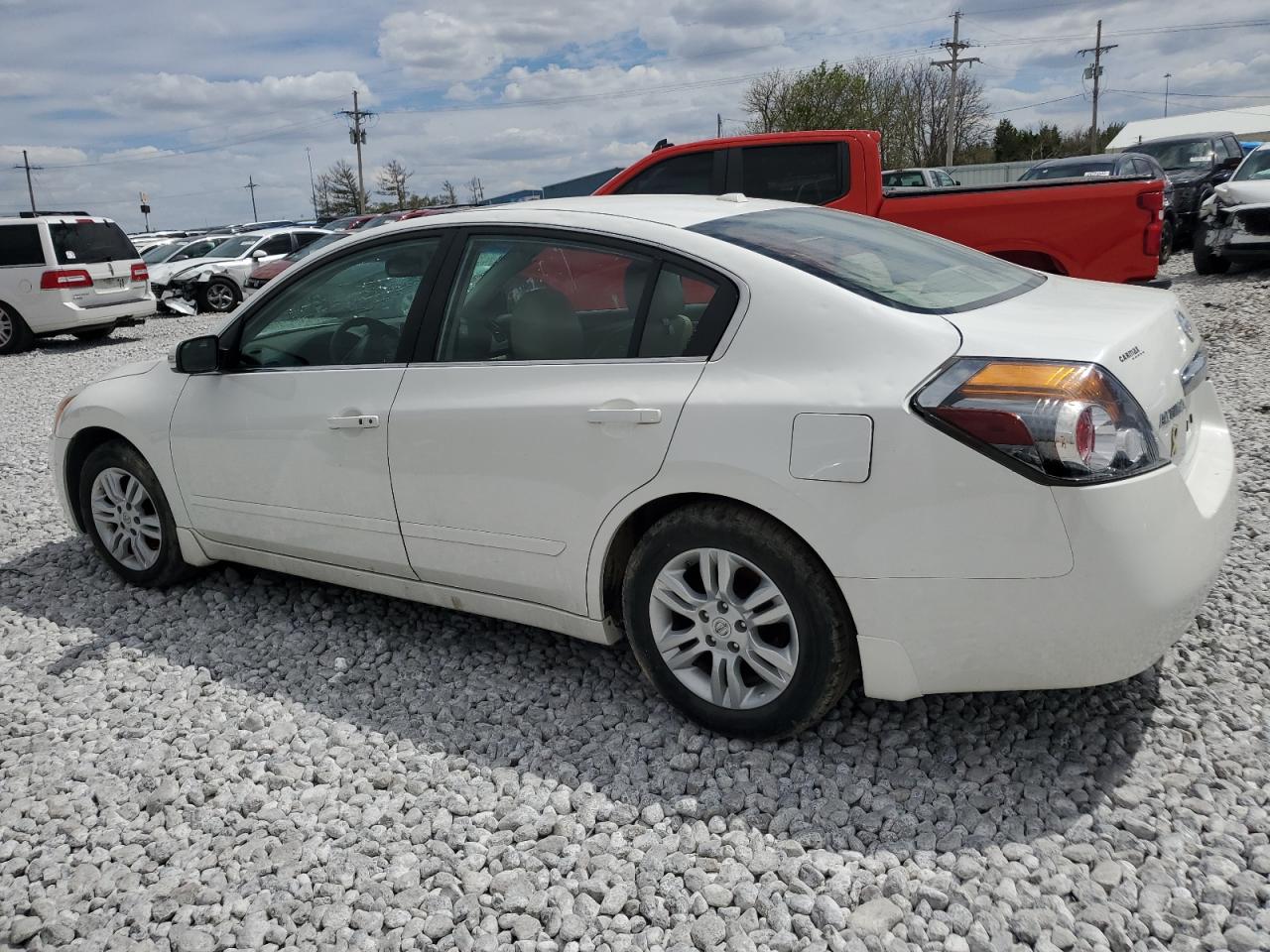 Nissan Altima Base Image 12