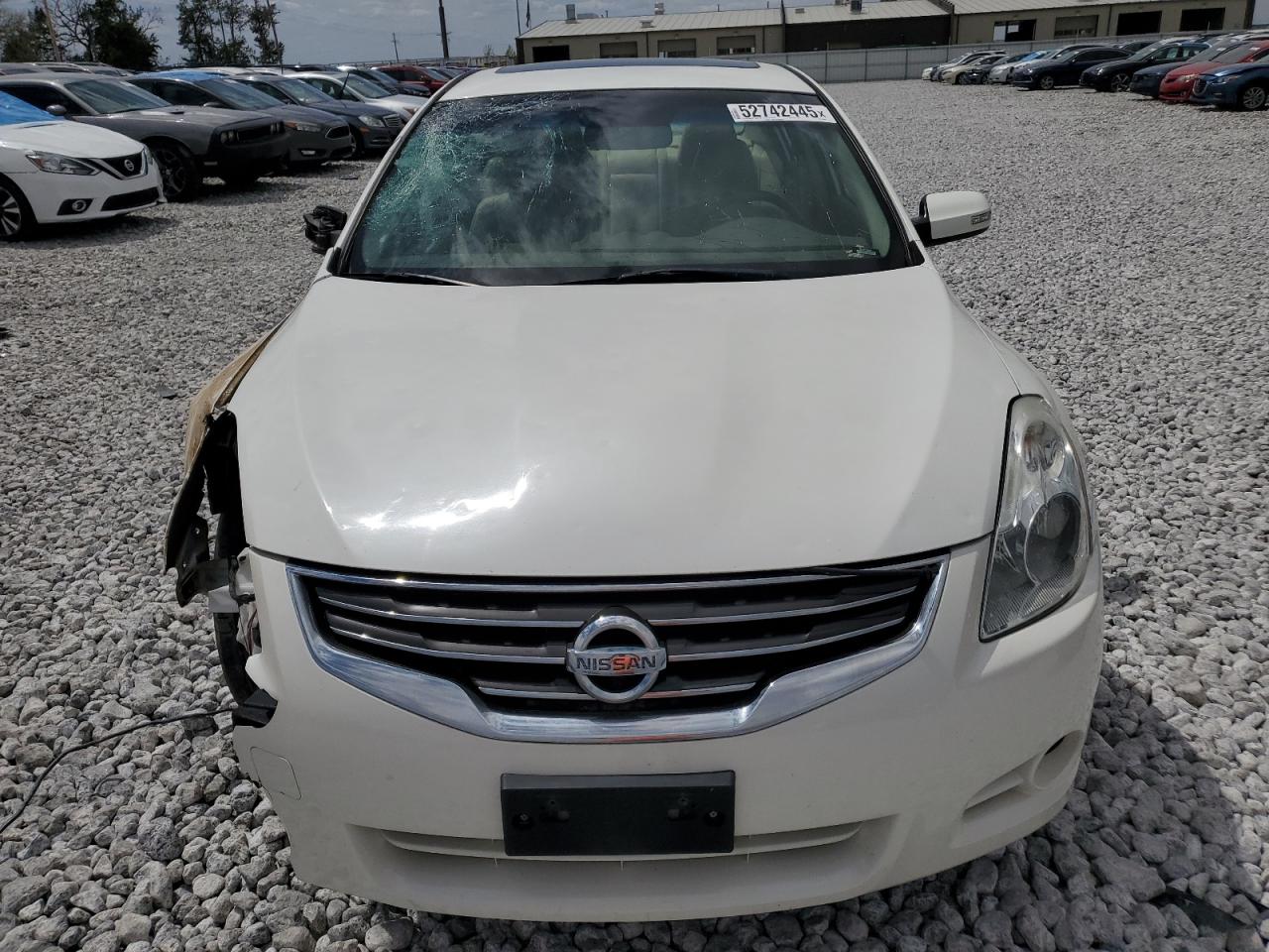 Nissan Altima Base Image 10