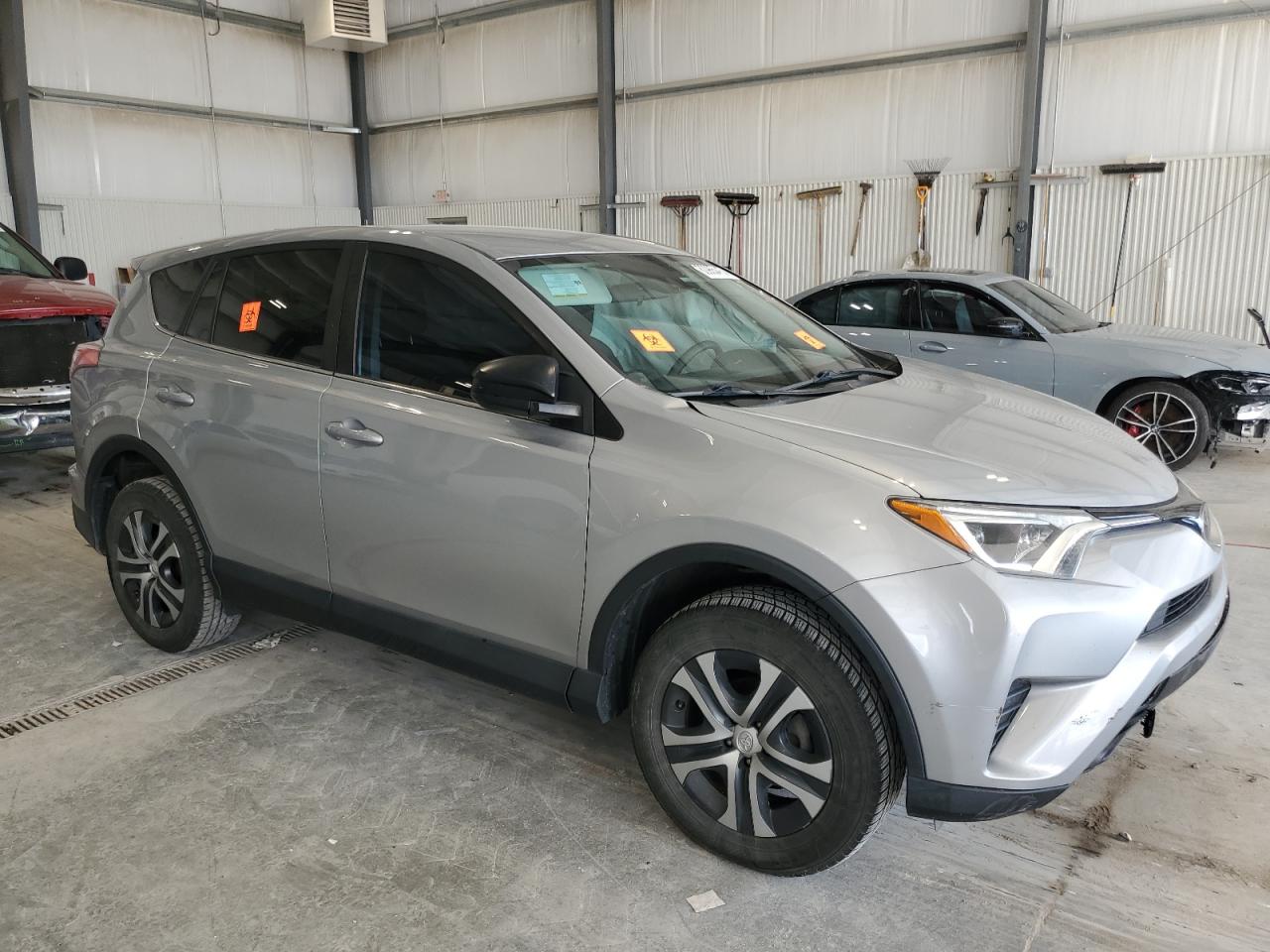 Toyota RAV4 Le Image 6