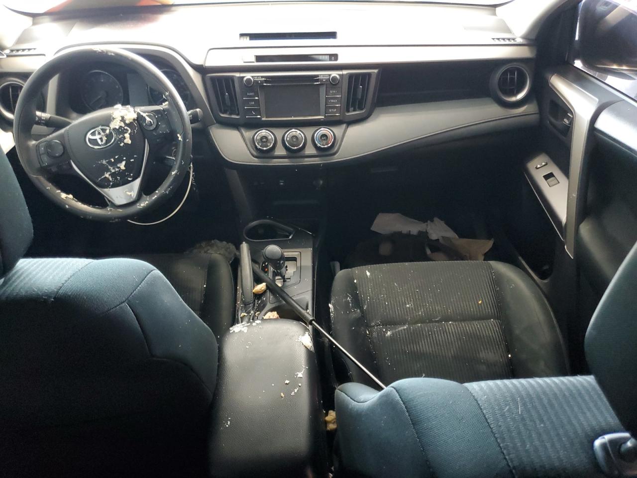 Toyota RAV4 Le Image 13