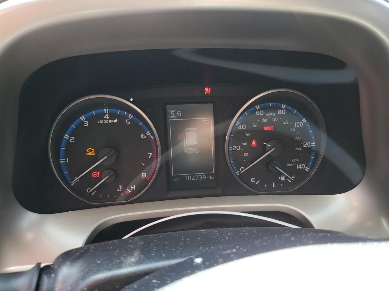 Toyota RAV4 Le Image 10